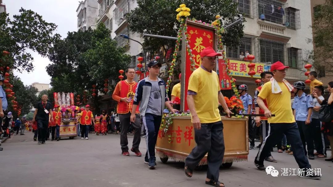 湛江赤坎百姓村年例大巡游盛典,百人穿令箭,飘色,精彩纷呈