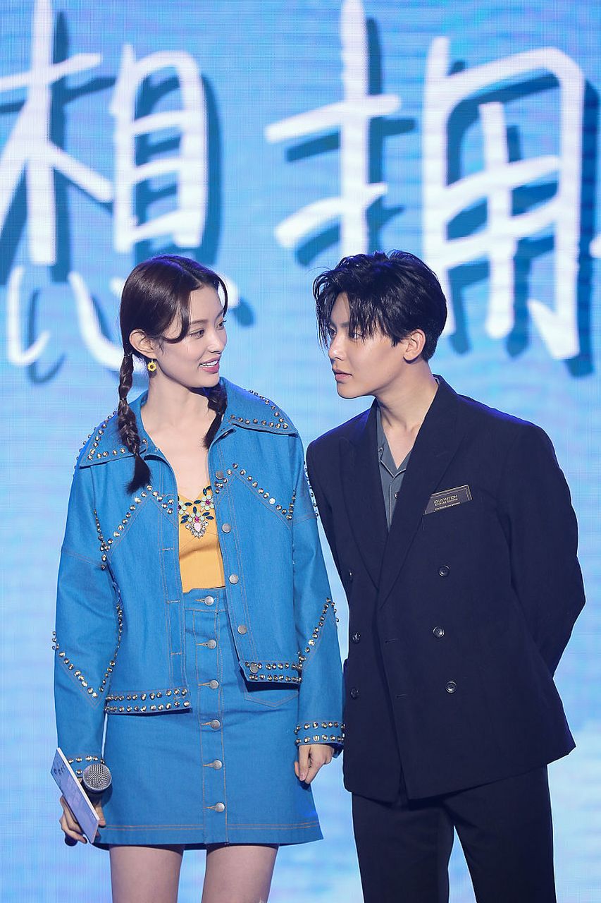 最近,关晓彤和范丞丞的吻戏引发热议,这场床咚吻戏也备受期待.