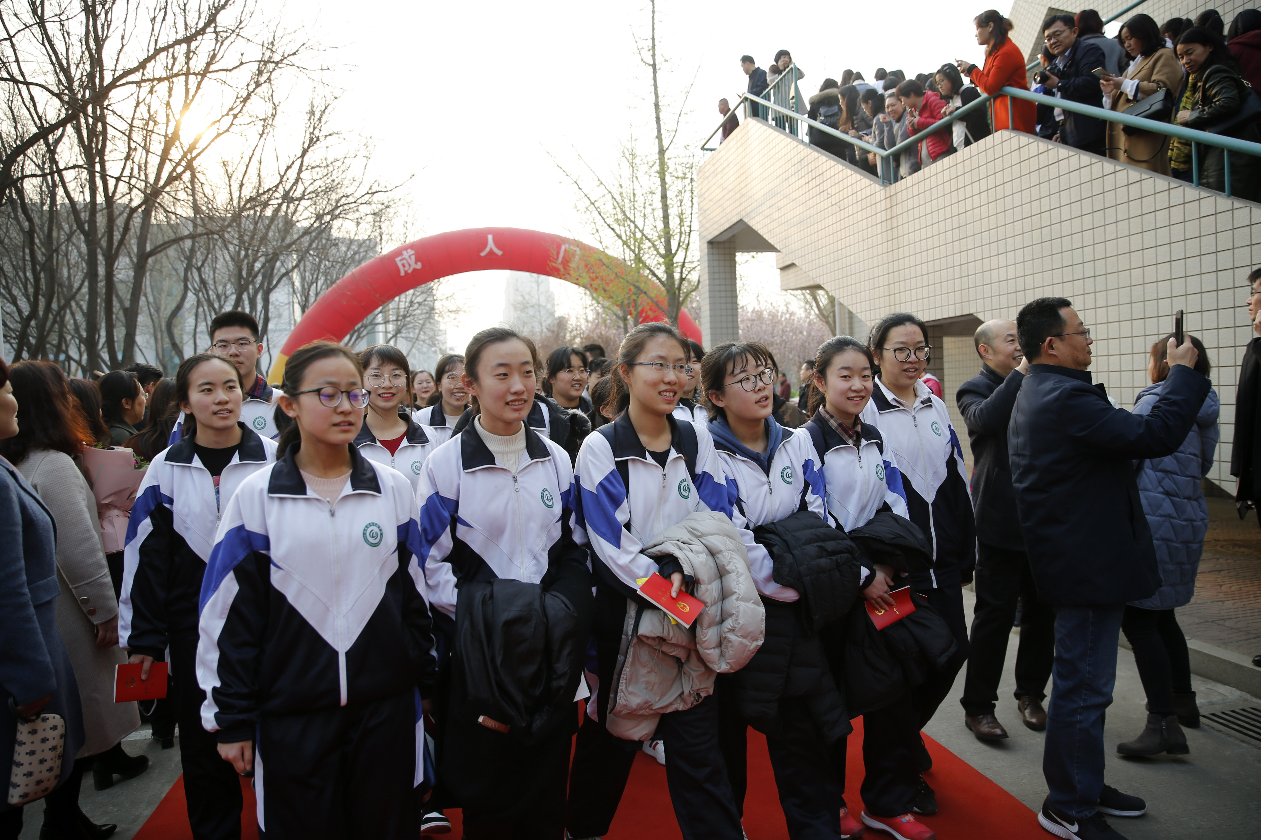 心懷家國情 不負新時代 淄博實驗中學為1560多名學生舉辦成人禮