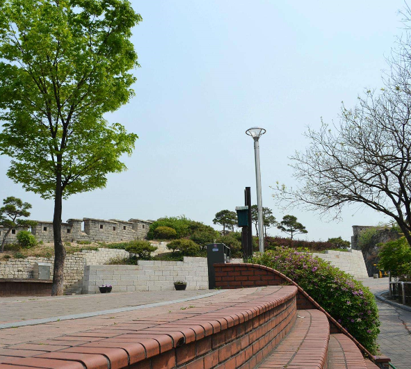 骆山公园:是一座集休闲,运动,娱乐为一体的综合公园