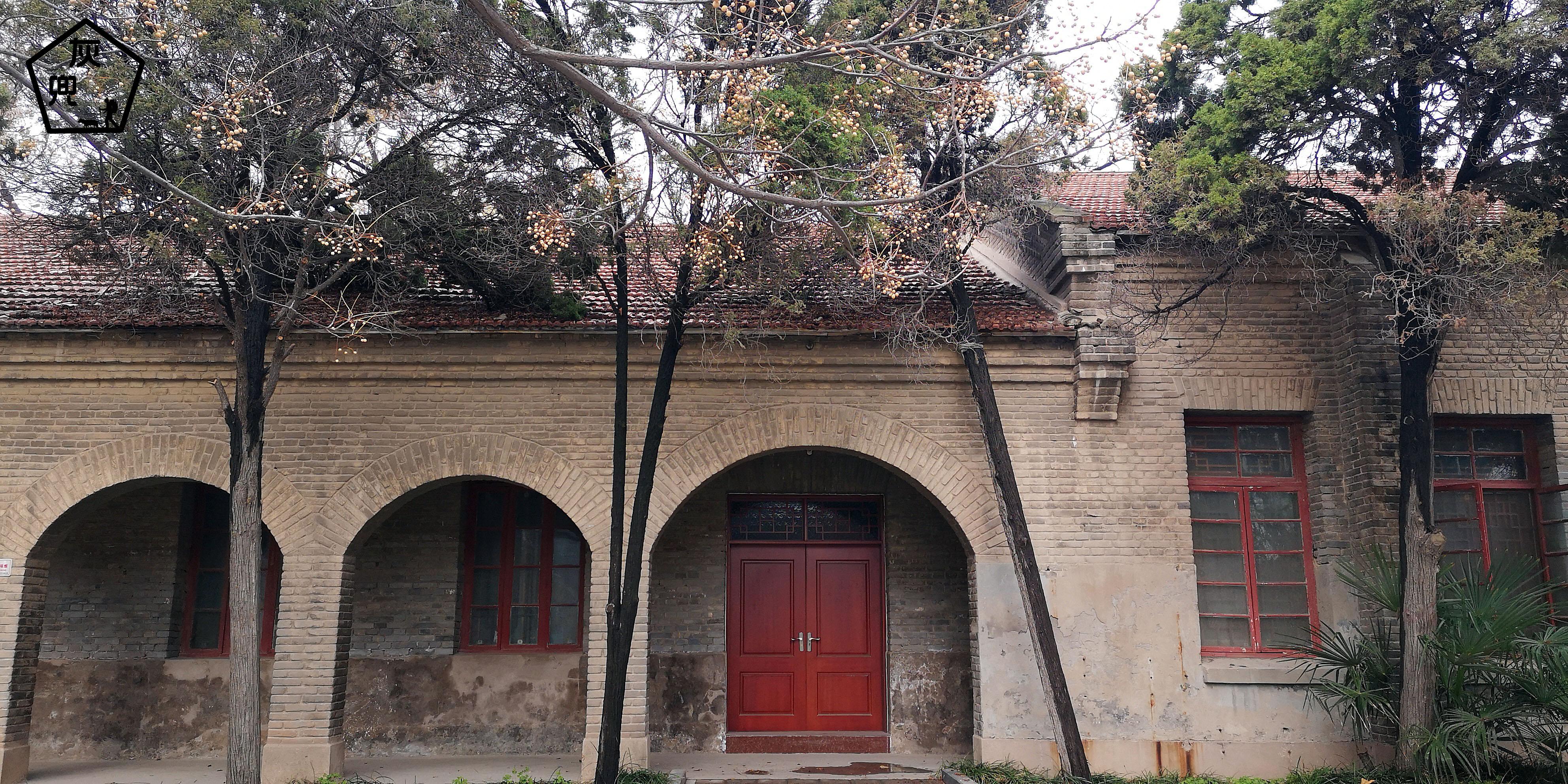 一栋非常有历史感的老建筑,走进校园就像穿越了到了民国,去开封河南