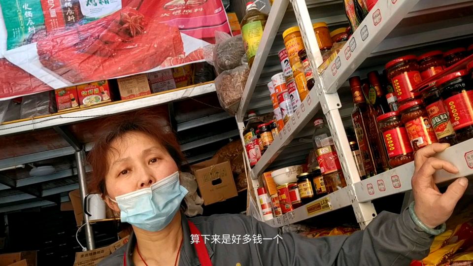 越南女孩阿莺想把中国辣椒酱拿去越南卖,批发1万瓶利润有5万