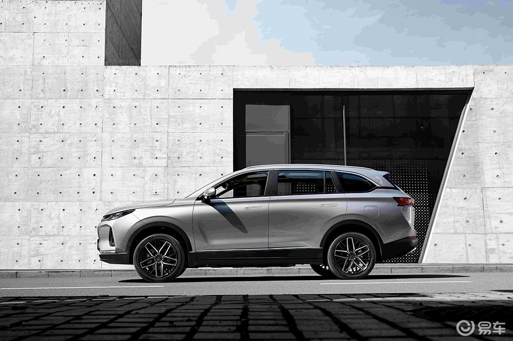 威马ex6 plus新增车型补贴后售18.99万