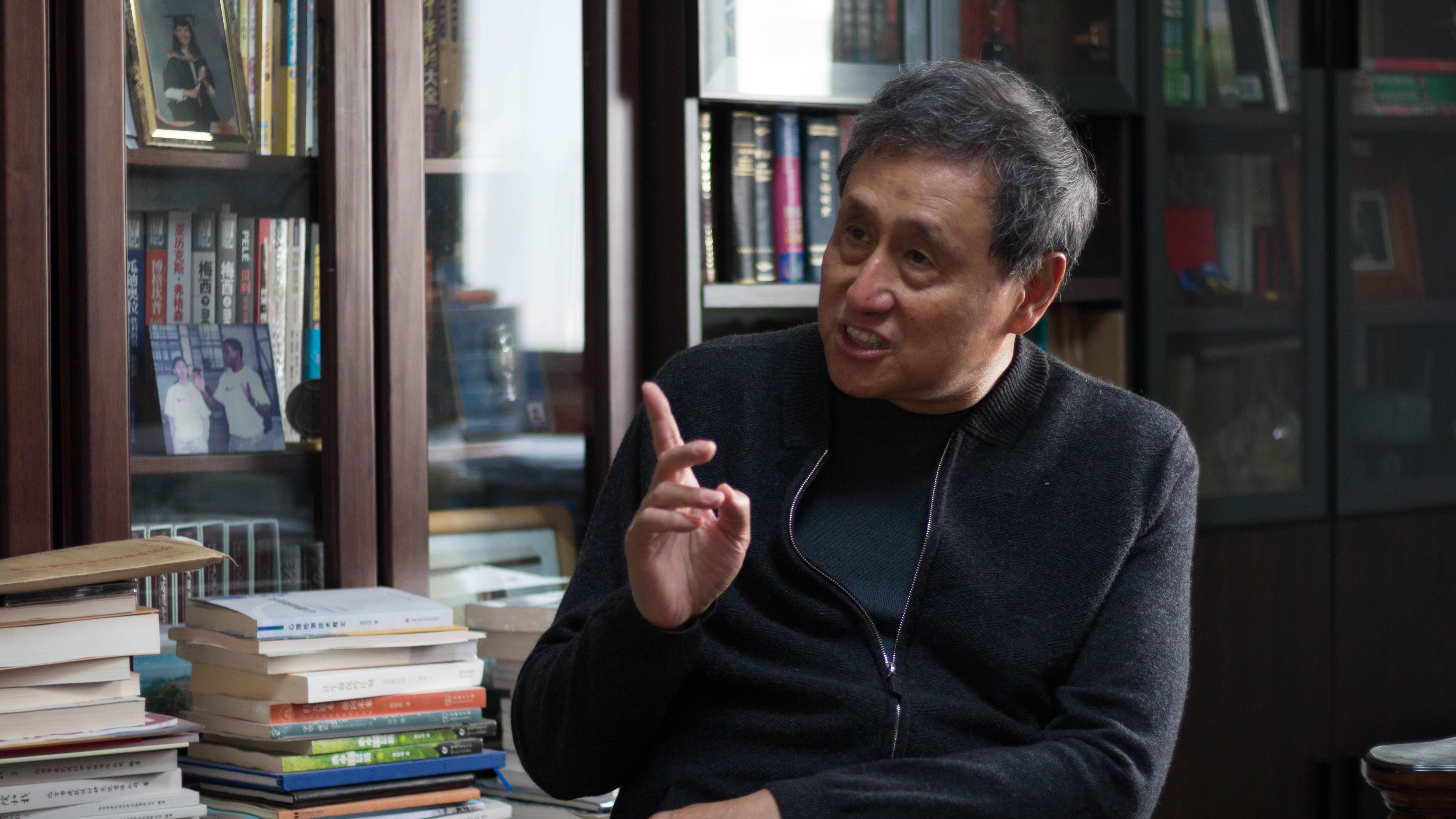 足球·张路:一套球衣比赛日穿,平常训练光膀子