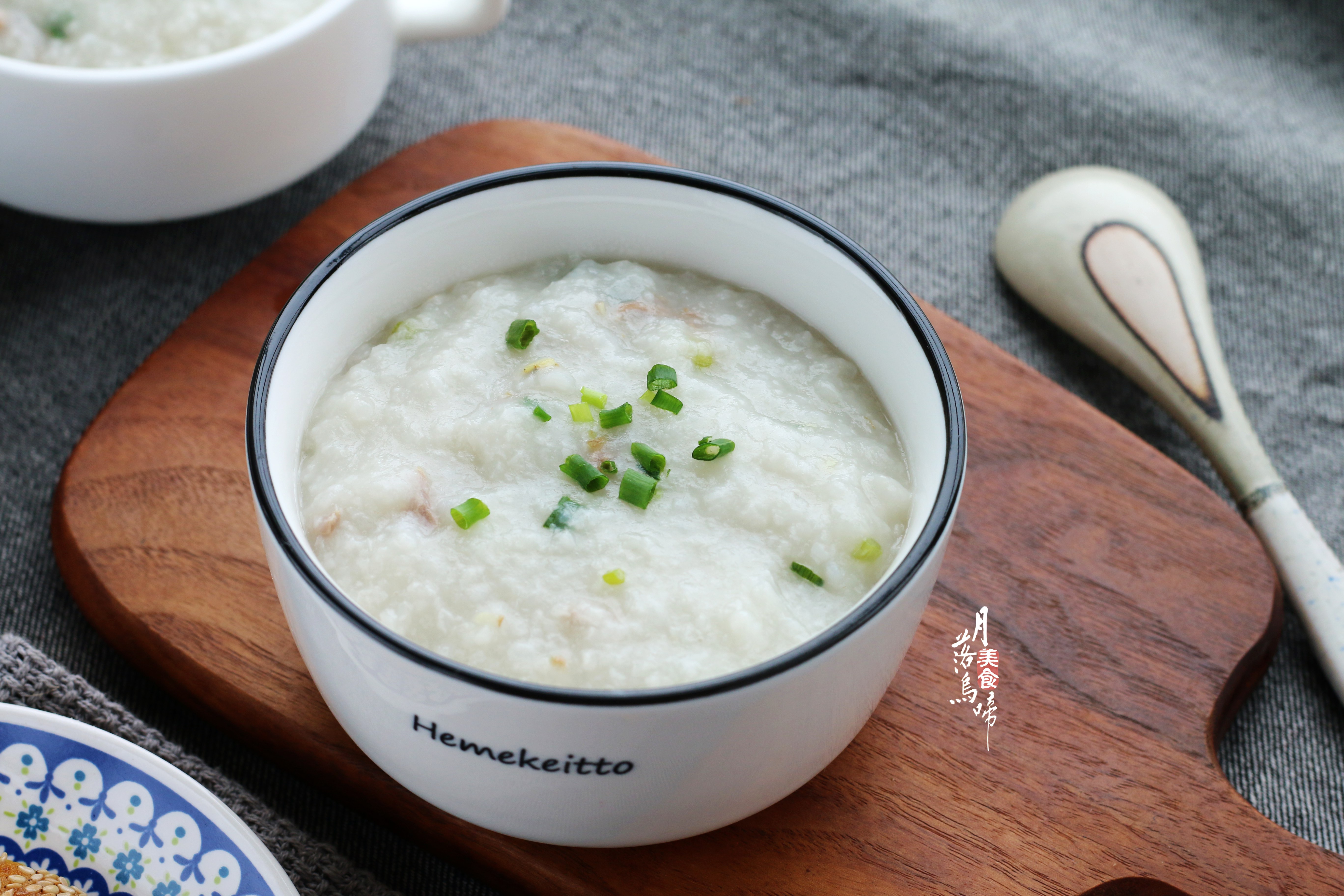 肉末葱花粥,肉类的加入使营养更丰富,而葱花,使粥香气扑鼻,咸鲜口味