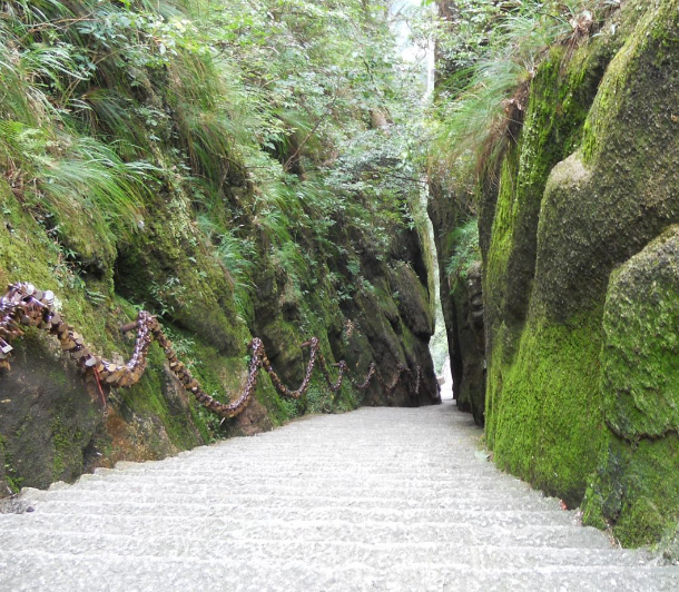 西华台景区位于三清山北麓,值得一去的地方之一,很壮观