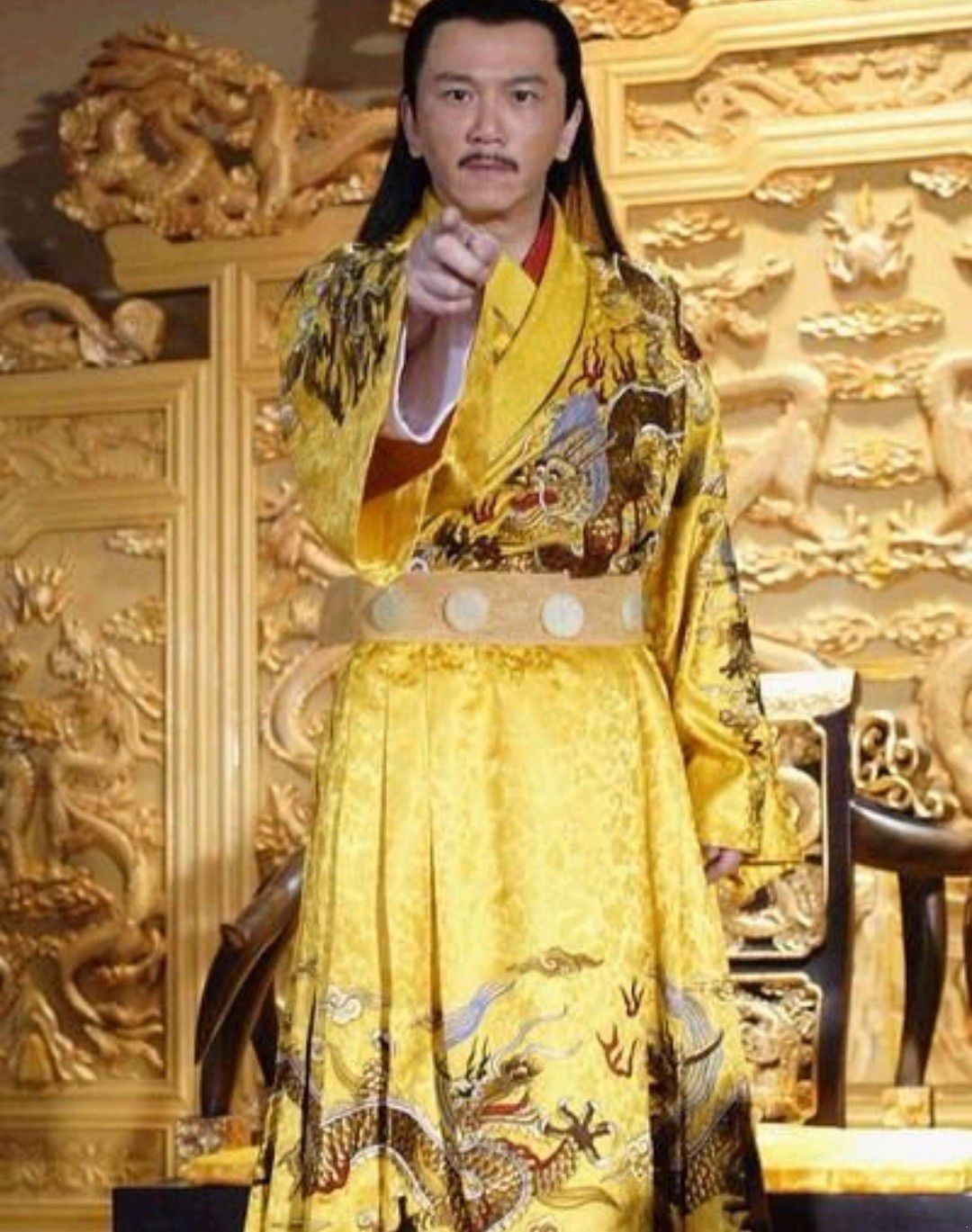 丈夫是个秃头,公主百般嫌弃,见到心仪之人后,她反倒爱上丈夫