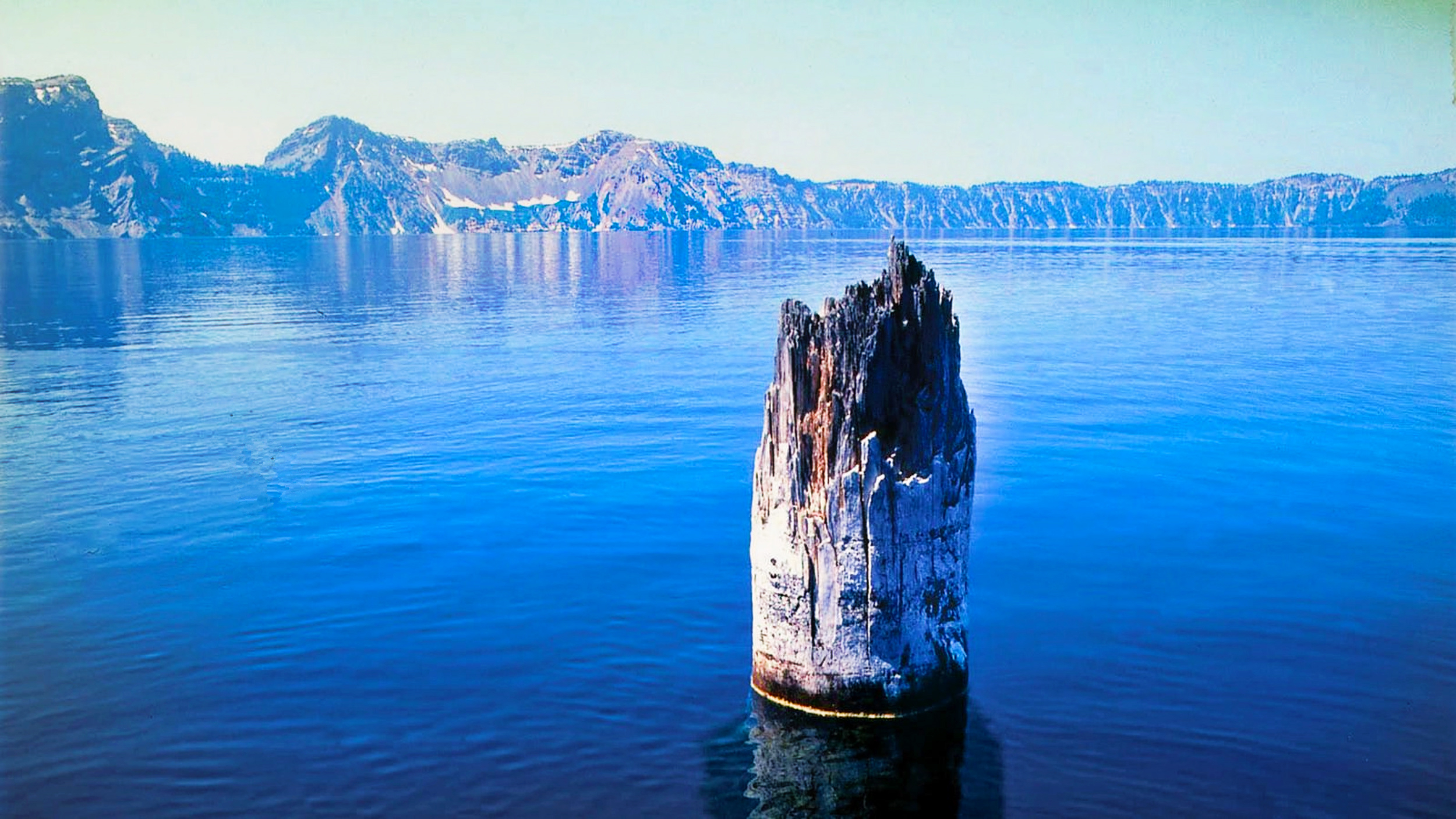 火山口湖:全球自然水体水质最纯净的湖,可视距离53.5米