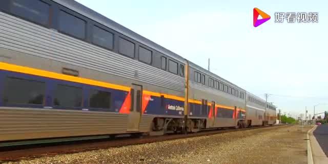 全球最长火车,682个车厢7000多米,运输10万吨货速度有多快?