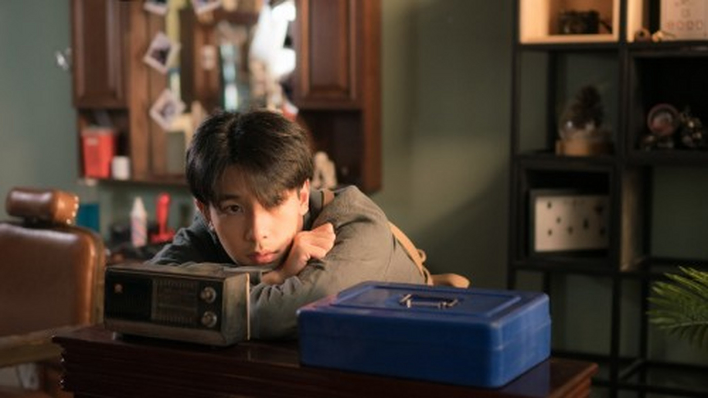 电影解忧理发店# #每日打卡# 影片以"治愈""燃梦"为主旨,讲述了男