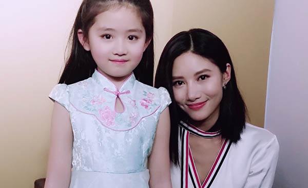 6岁登上央视8岁爆红,累到在片场睡着,如今9岁依然在拍戏