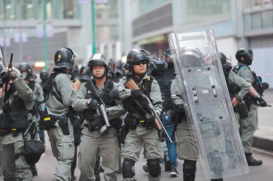 开枪了!港警向暴徒连开3枪 为什么说没有错?