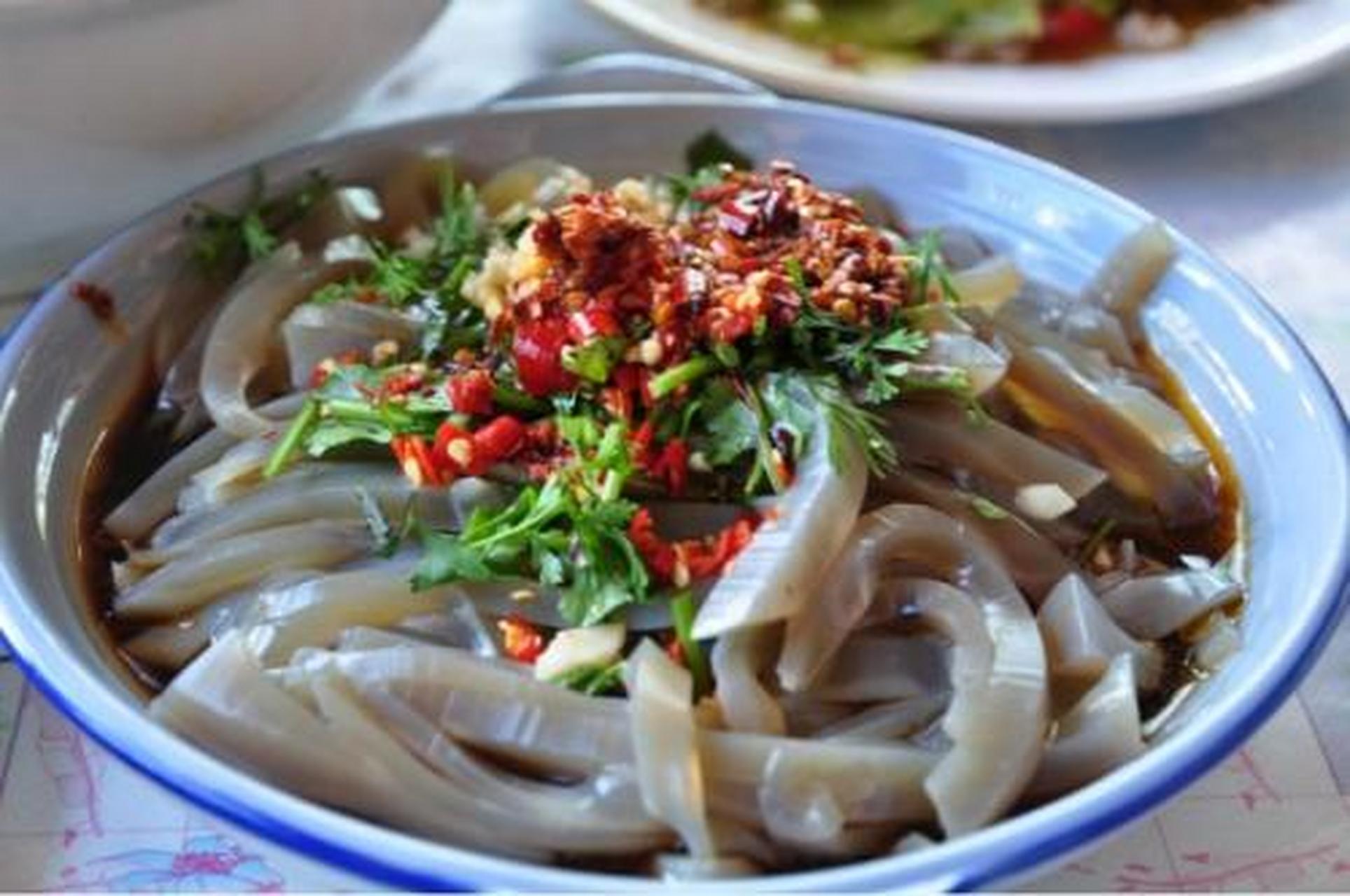 鸡豆凉粉,丽江特产的一种凉粉小吃.