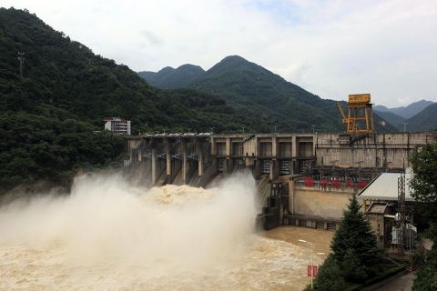 石泉水电厂成功调度今年以来最大洪水