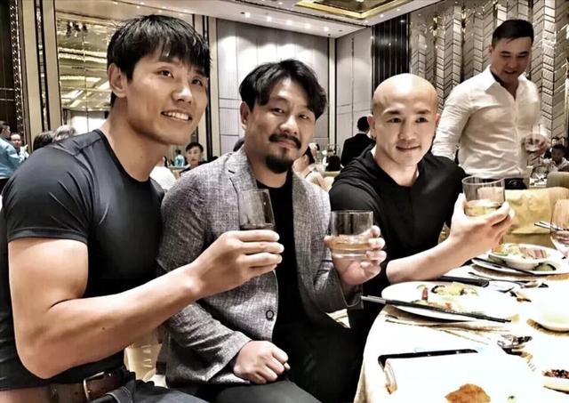 武僧一龙与方便柳海龙合影引调侃,网友:一代武术宗师