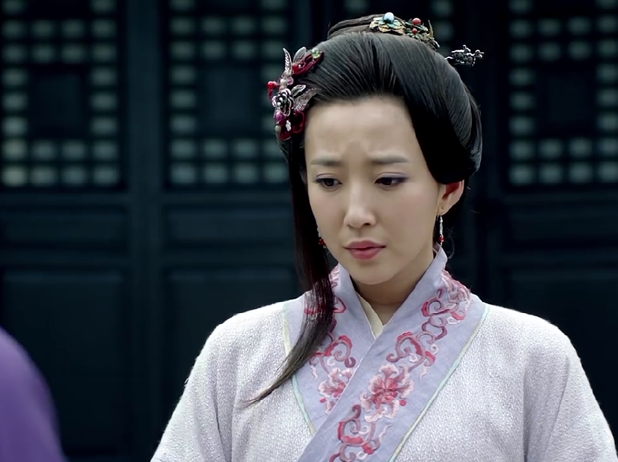 隽娘,经营一家酒馆,本不想参与争斗,却被秦般弱以姐妹性命想要挟,从而