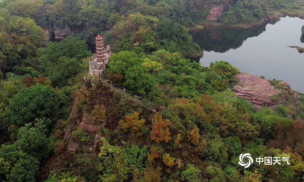 空中鸟瞰江西省南矶乡平安塔 层林尽染景色优美