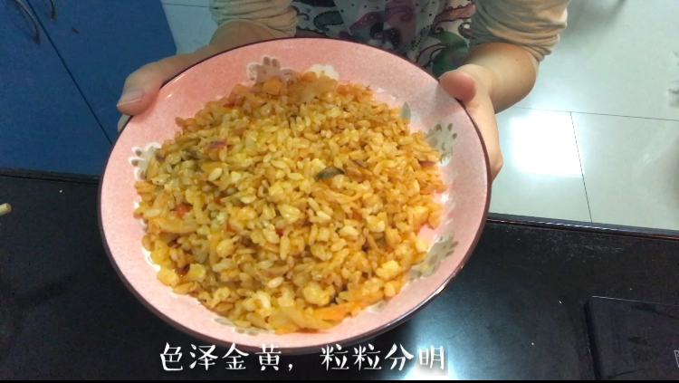 韩式辣白菜黄金蛋炒饭!色泽金黄,粒粒分明!