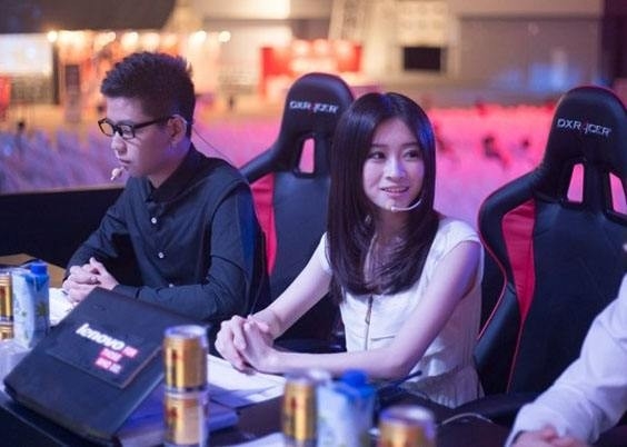 為什麼美女解說腿皇ams聲稱作為dota2女主播是非常吃虧的?