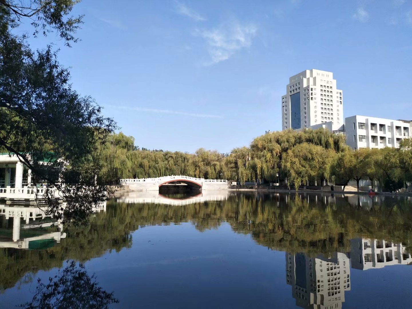 燕山大学高清照片图片