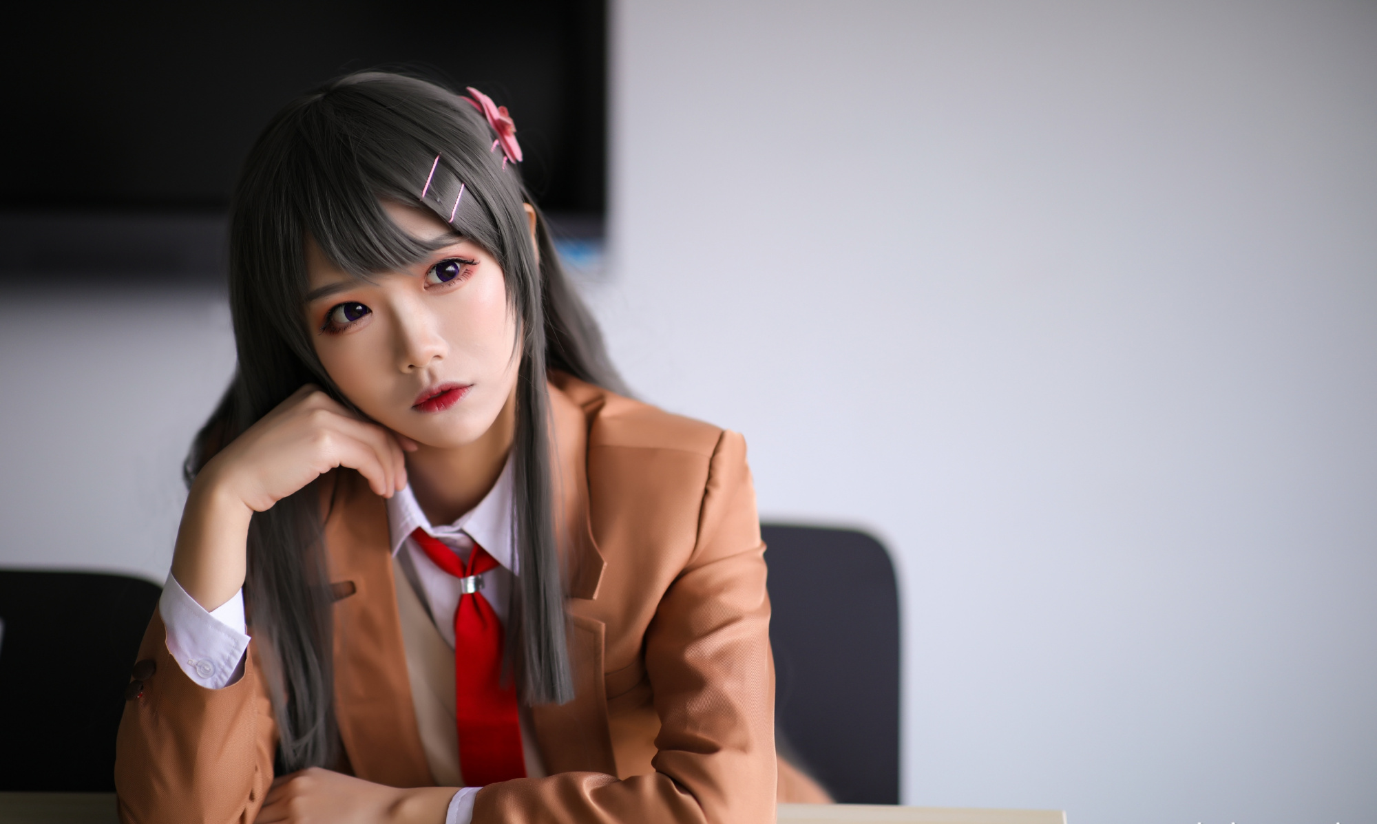 cosplay:下课后无人的教室,樱岛麻衣在等你注意到她的存在