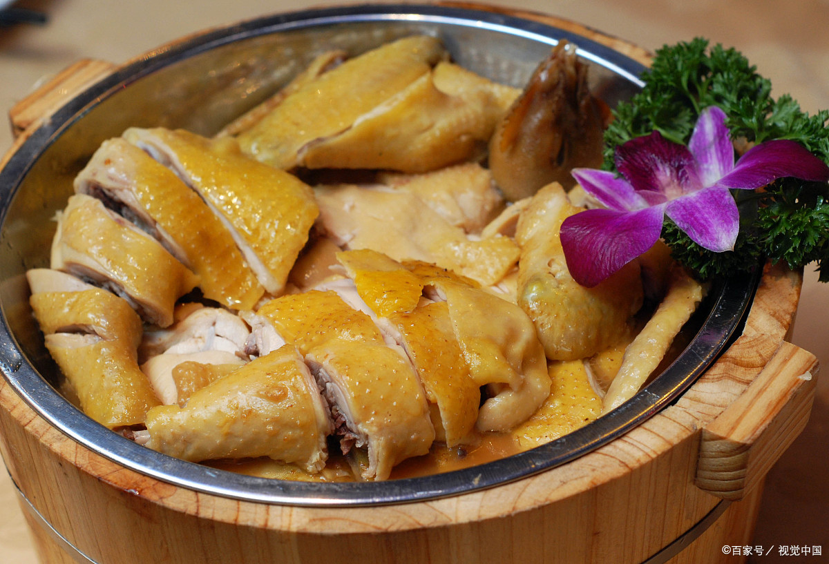 以传统金华菜为主打,融合了现代餐饮理念,打造出独具特色的美食