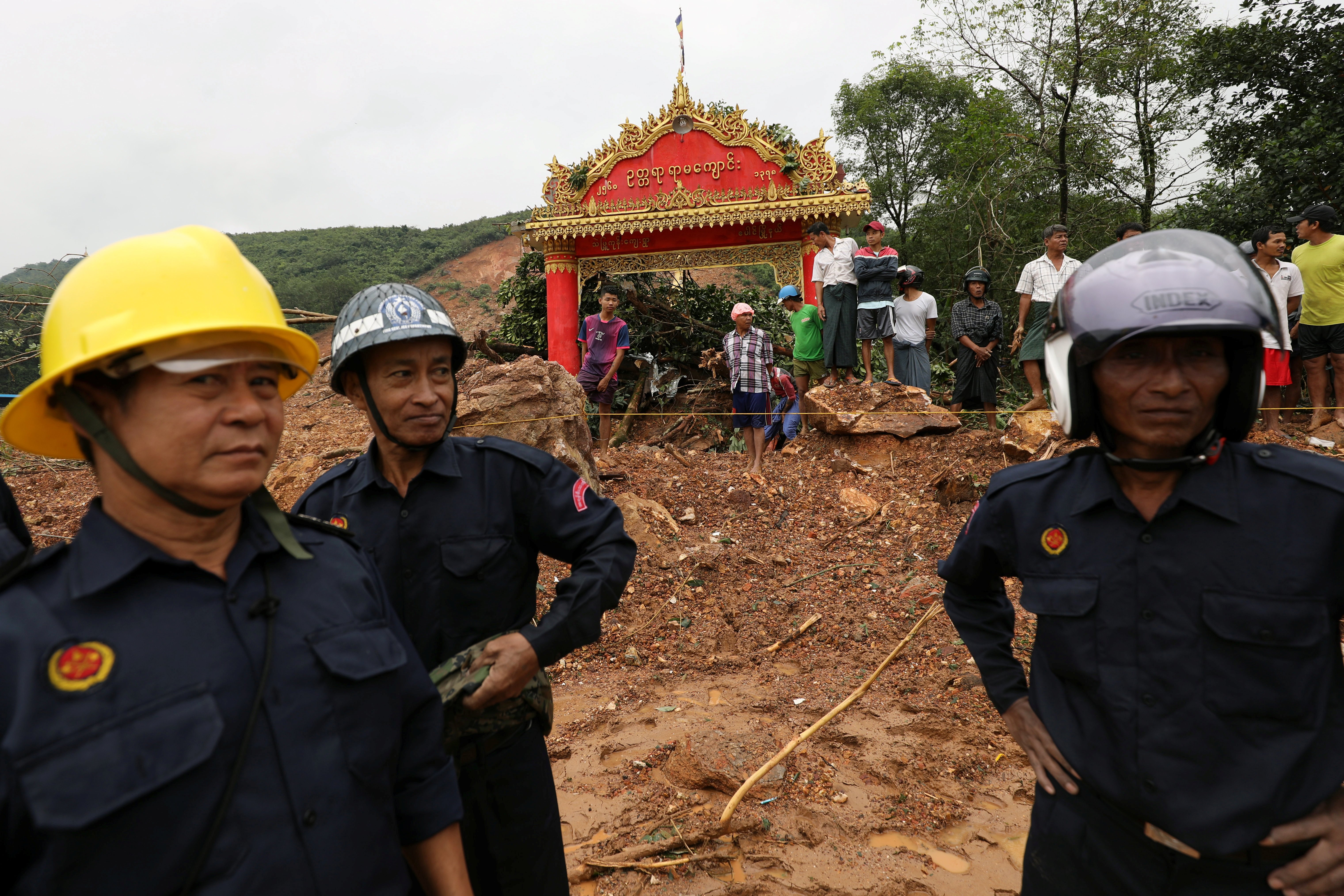 缅甸孟邦山体滑坡已致29人丧生(2)