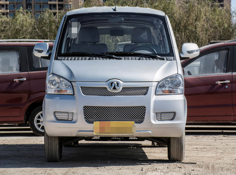 北汽威旺307的外观设计风格很潮流,回头率超高,开出去很有面子