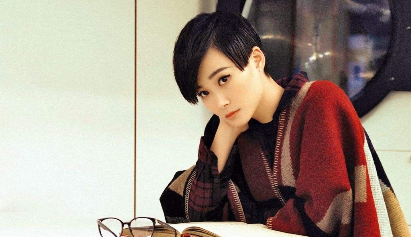 李宇春《新物种》浴火重生,将超燃炫酷进行到底,中国红美翻众人