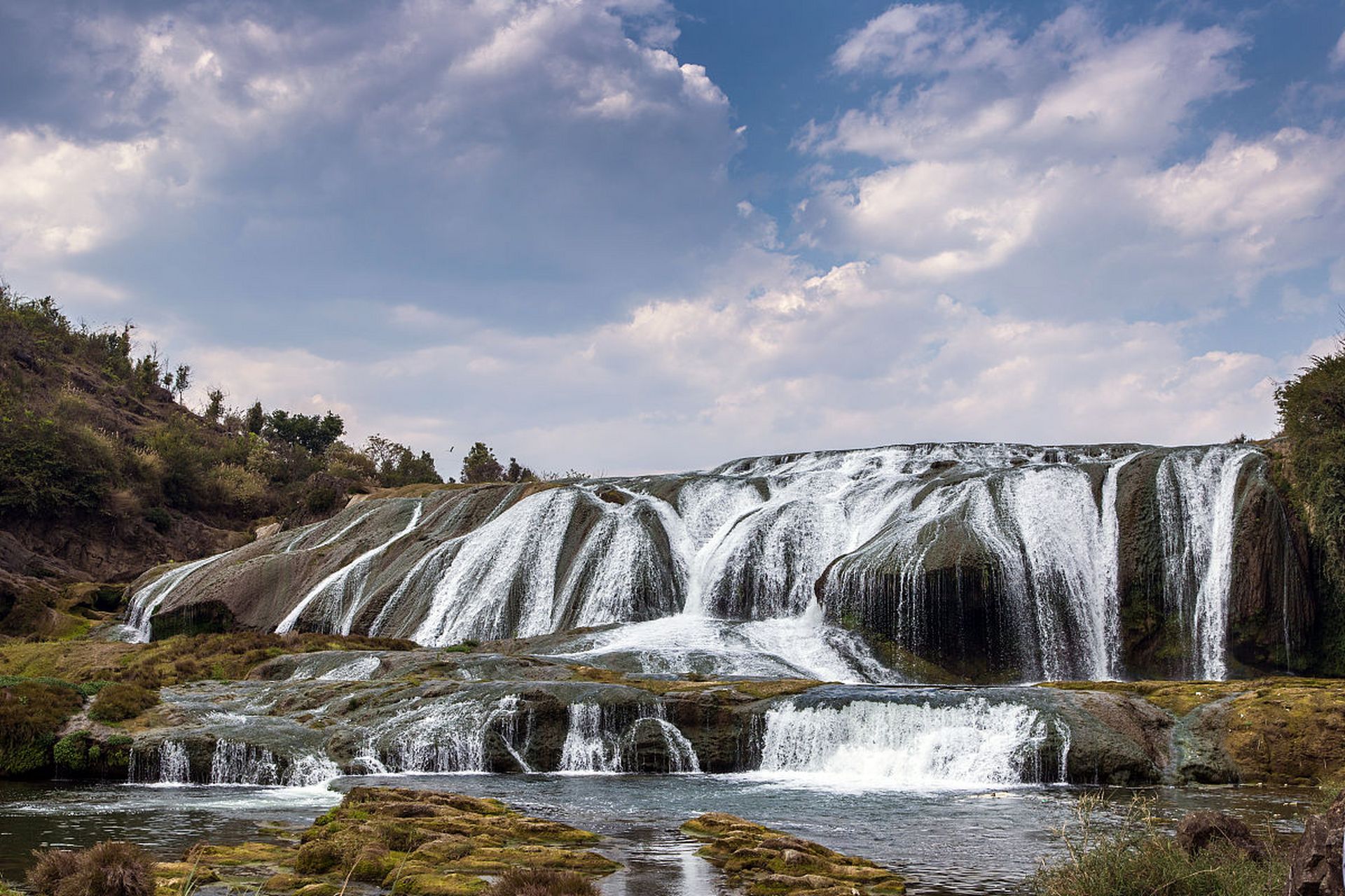 陡坡塘瀑布位于贵州省安顺市镇宁布依族苗族自治县,是中国第一大瀑布