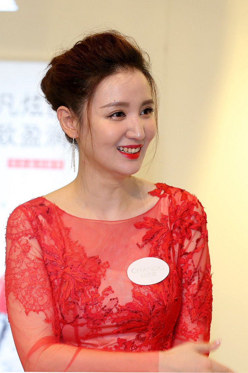 张萌曾经获得过环球小姐选美大赛的冠军,成为了全球范围内备受关注的