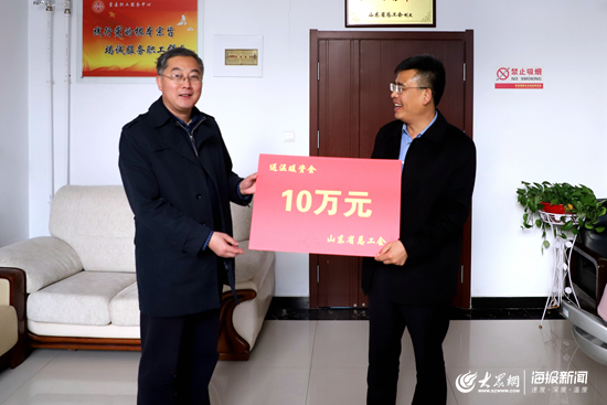 把温暖送到需要的人手上 山东省总工会"送温暖"慰问组到莒县走访