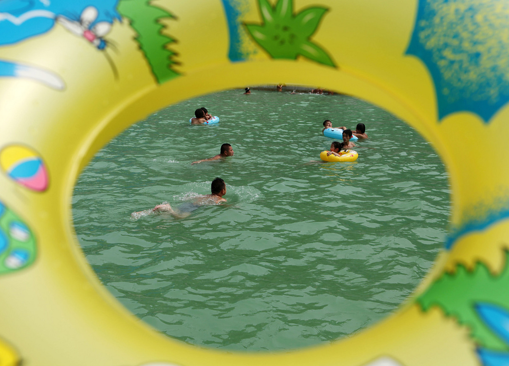 舌尖上的春天#  武汉春日旅游:东湖水上乐园嬉水  武汉东湖