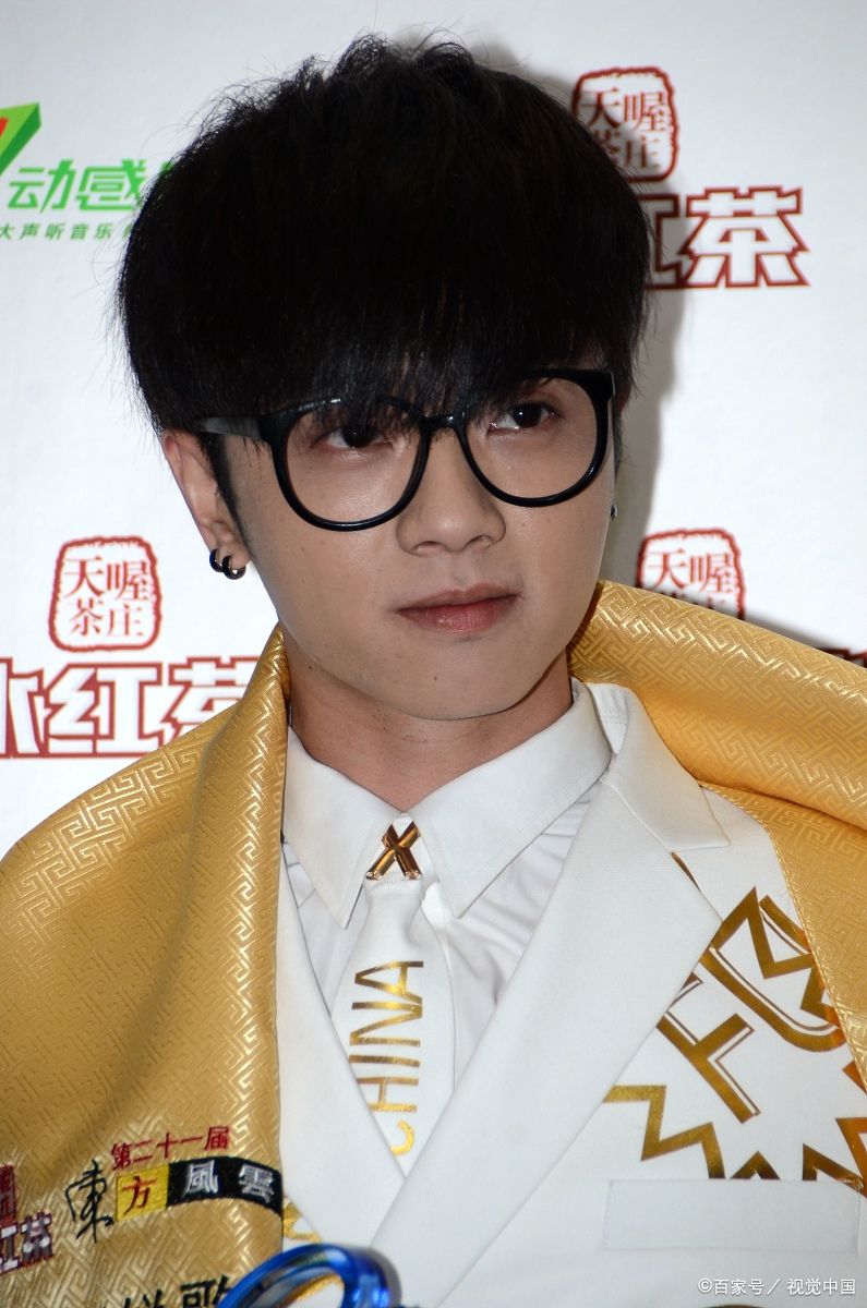华晨宇背景曝光,家境显赫.
