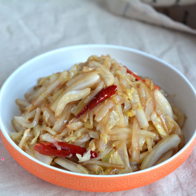 辣炒白菜帮,冬季餐桌上必备的一道菜,爽口又下饭