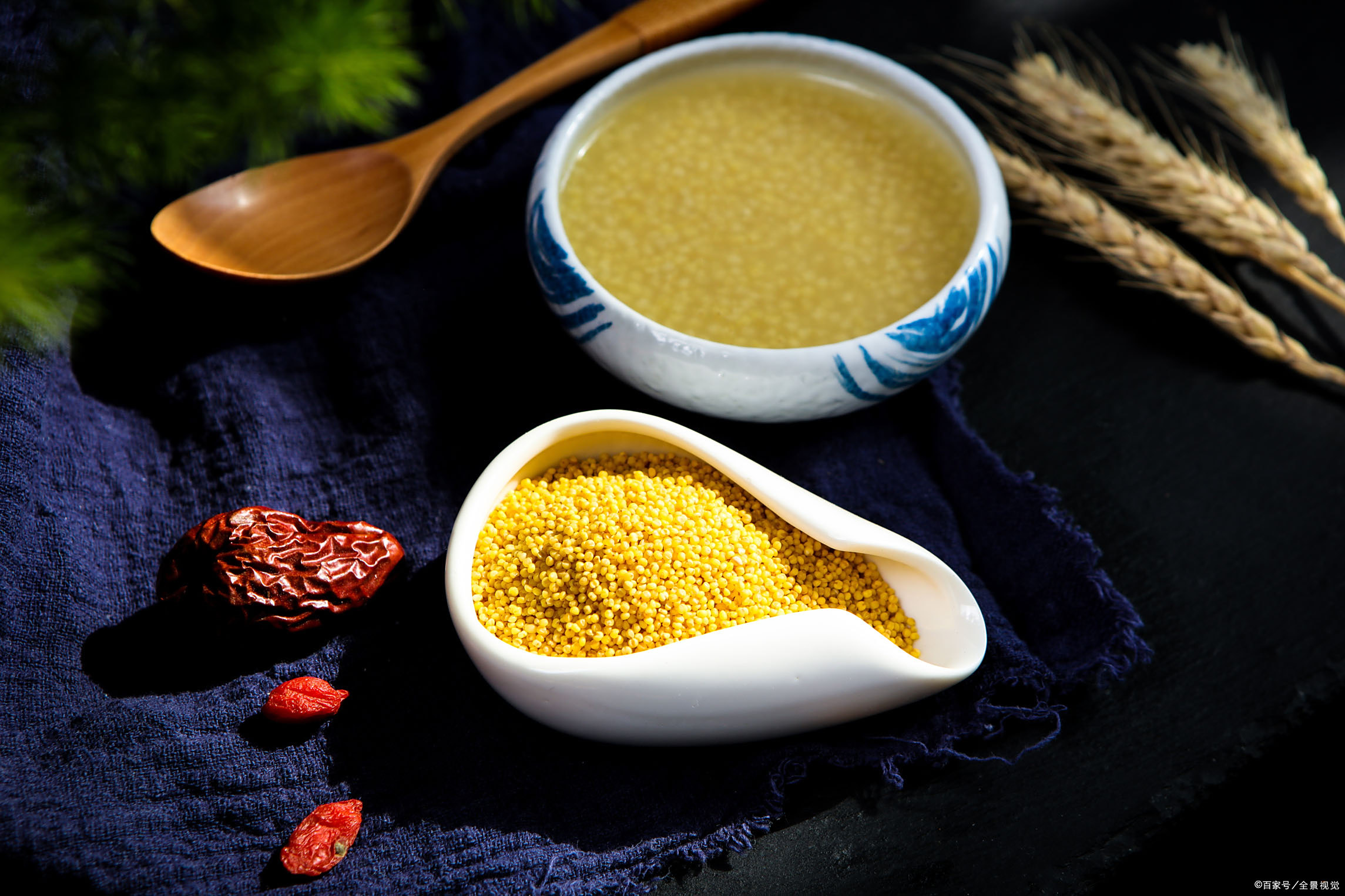 今天分享一款非常好喝的小米粥的做法,软糯香浓,我