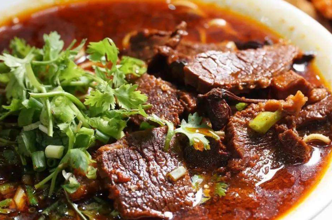 被《舌尖》捧上天的面馆,肉多面少,观众却不买账,老板:没办法