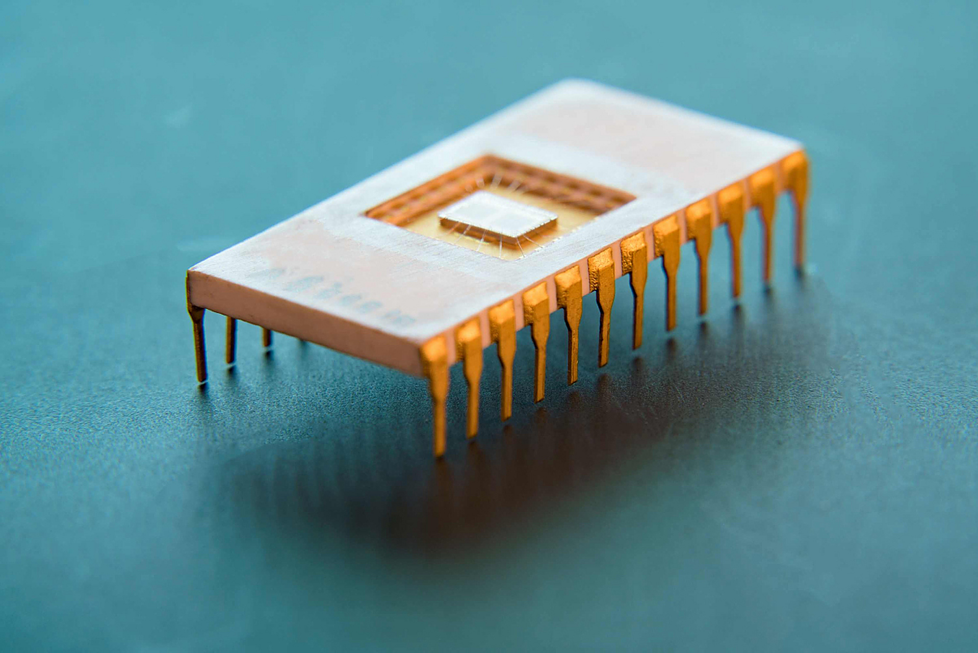 a股未来三个月主线:国产滤波器.手机靠滤波器接受特定频率信号,华为5g