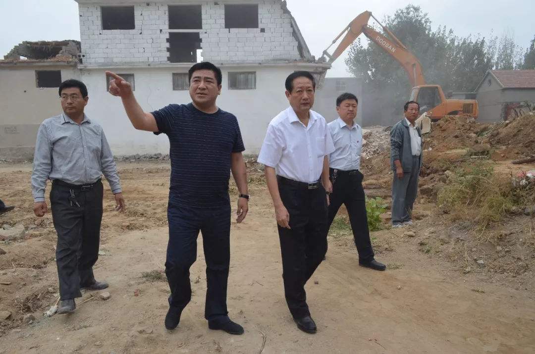 农村村长将取消了?农民误会了,不过这三类人将成为"新领头羊"