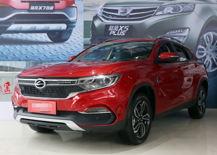 线条优雅流畅,造型很有动感的陆风逍遥,突显出了一些运动感