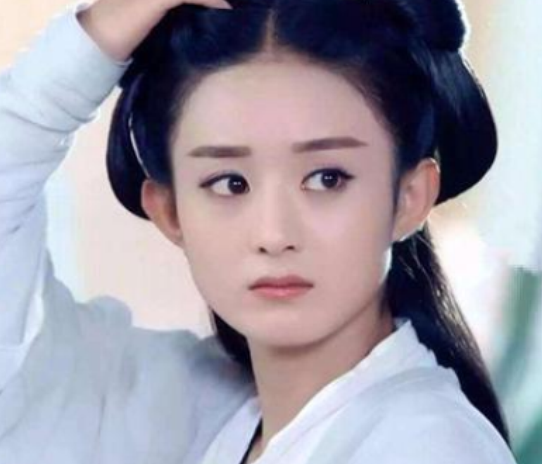 赵丽颖,圆圆的脸很是可爱.
