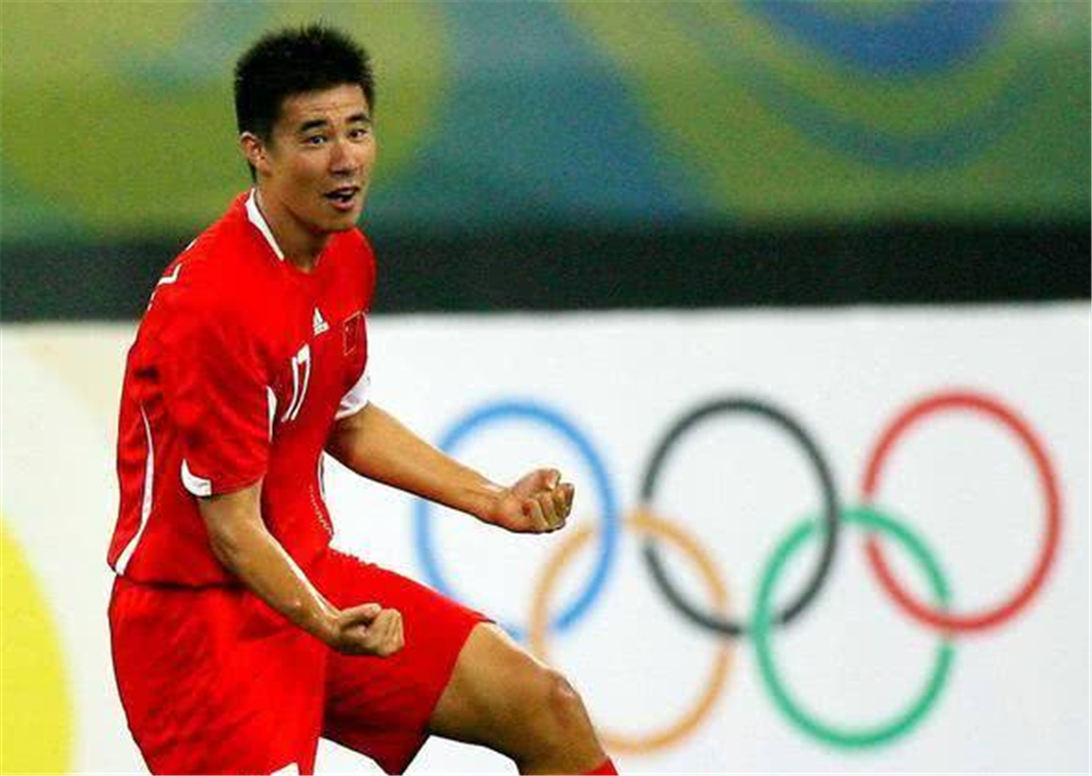 足坛天才董方卓近况:身材发福,居所极其简陋,34岁神似中年大叔