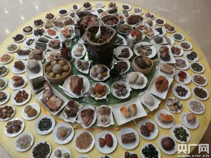 《满汉全席》奇石宴亮相宁夏博物馆