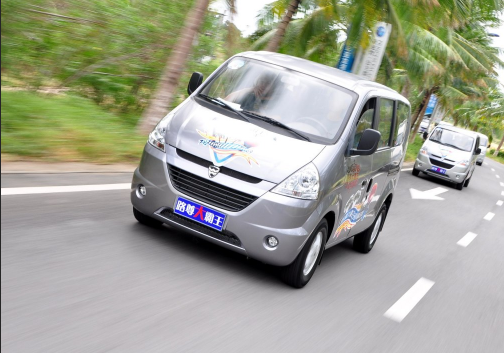 哈飞路尊大霸王,设计上没有过于夸张激进的元素 ,驾驶乐趣很高,整体