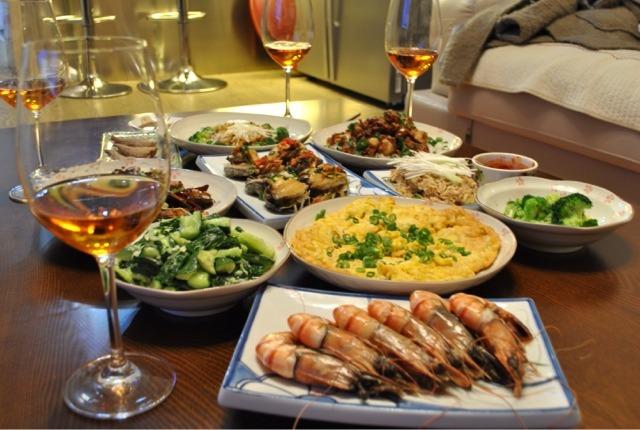 朋友请我们去他家吃海鲜大餐,饭菜上桌后,我真是不知该说啥好!