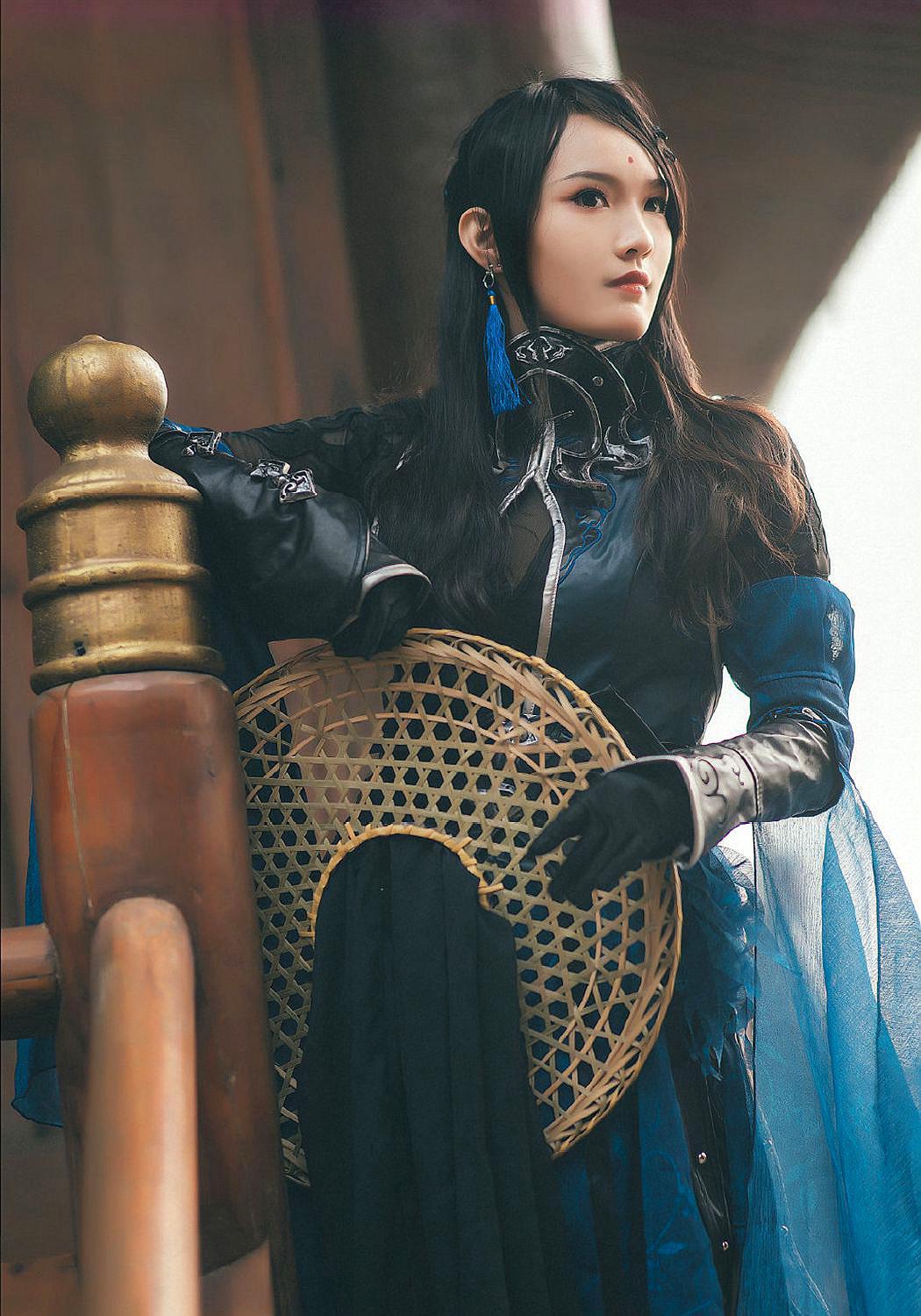 剑网3破虏炮姐cos:"在下姓唐,名秃,字断腿 "