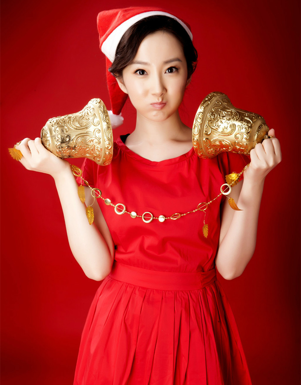 火红的程媛媛,要是她的事业能像她的衣服那些红火就好了