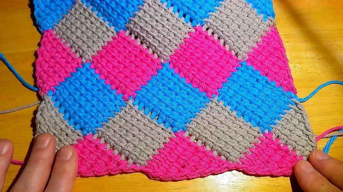 钩针编织漂亮的多色方块格子,快来织一块婴儿毯子吧
