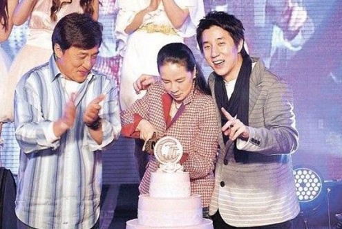 林青霞与成龙早期合照曝光,林青霞曾拒绝成龙的追求!