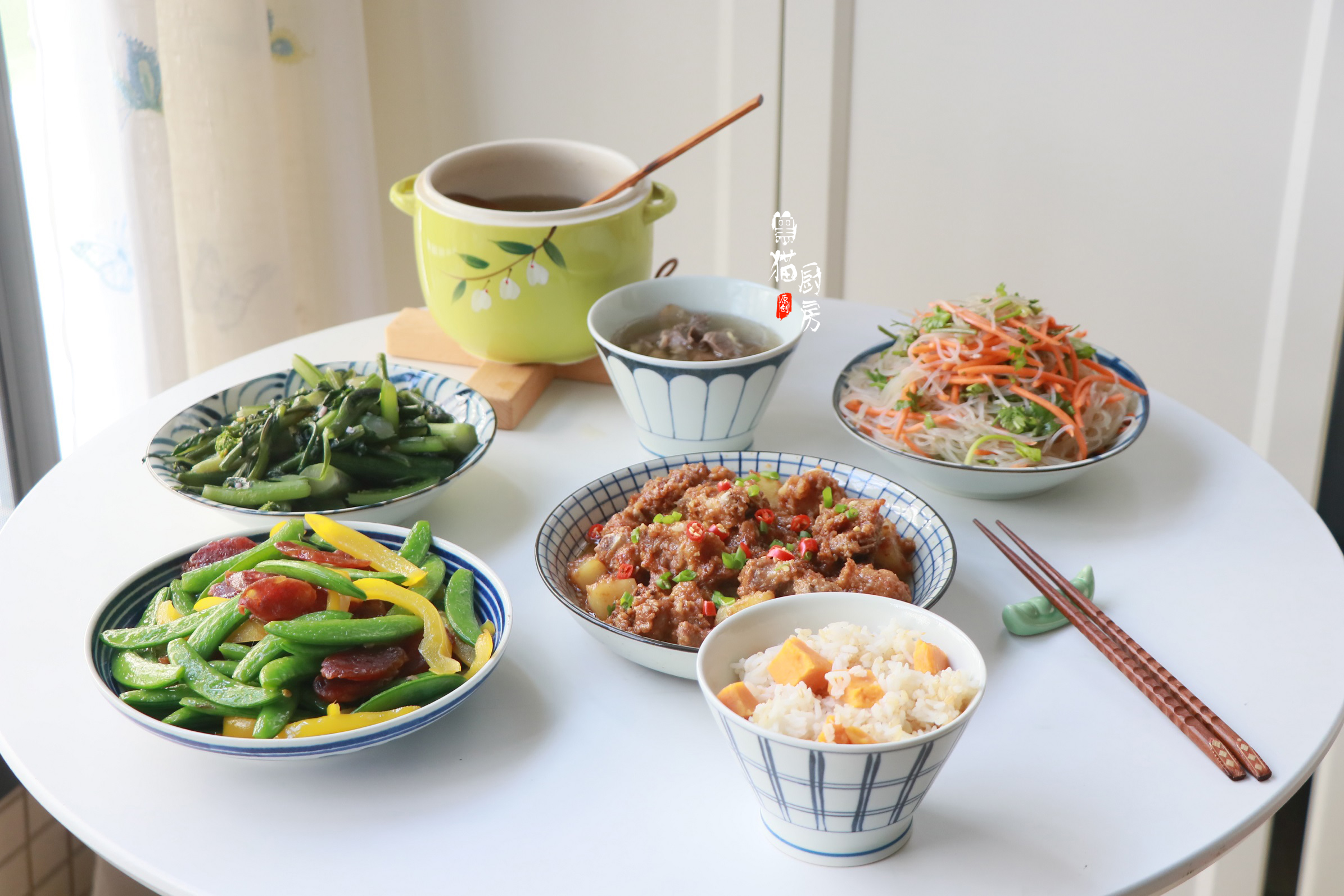 一家三口的晚餐,4菜1汤,还有粗粮做主食,朋友们都说太